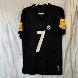 NFL Steelers Black and Yellow Roethlisberger Jersey.   Bin B